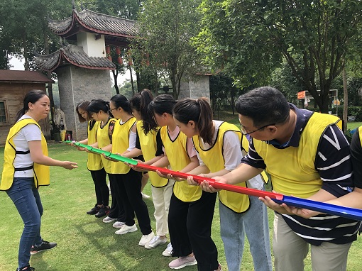 乒乓球传送，培养团队协调力